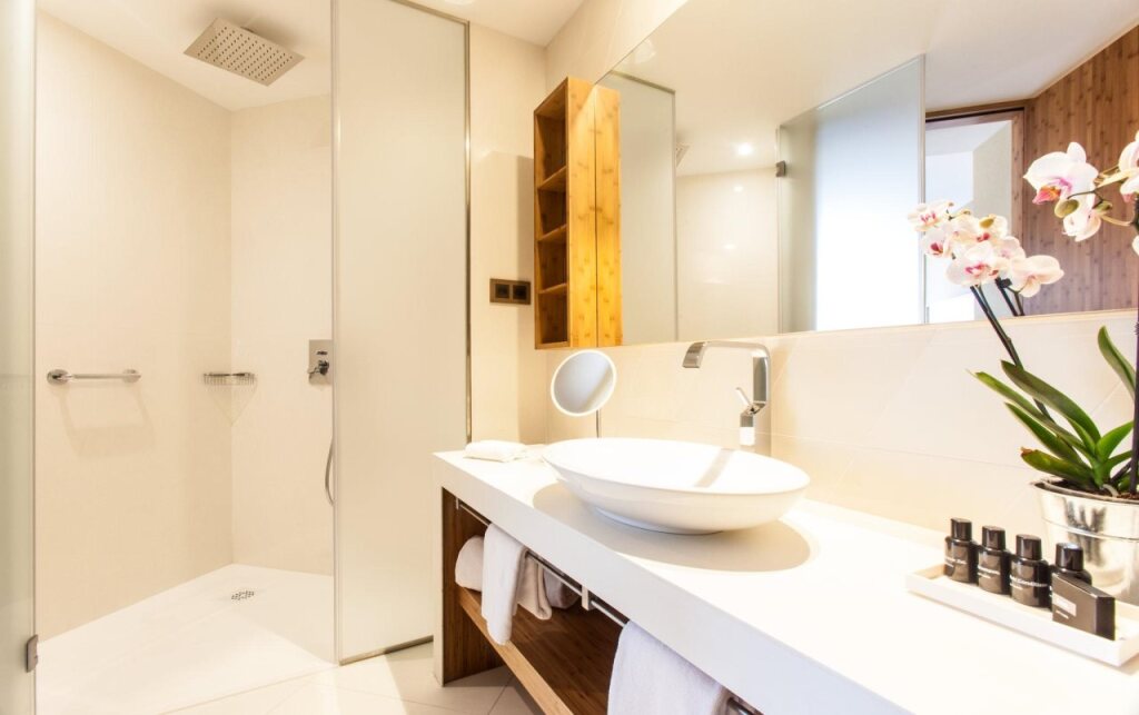 Kenmore Village Hotel, South Beach