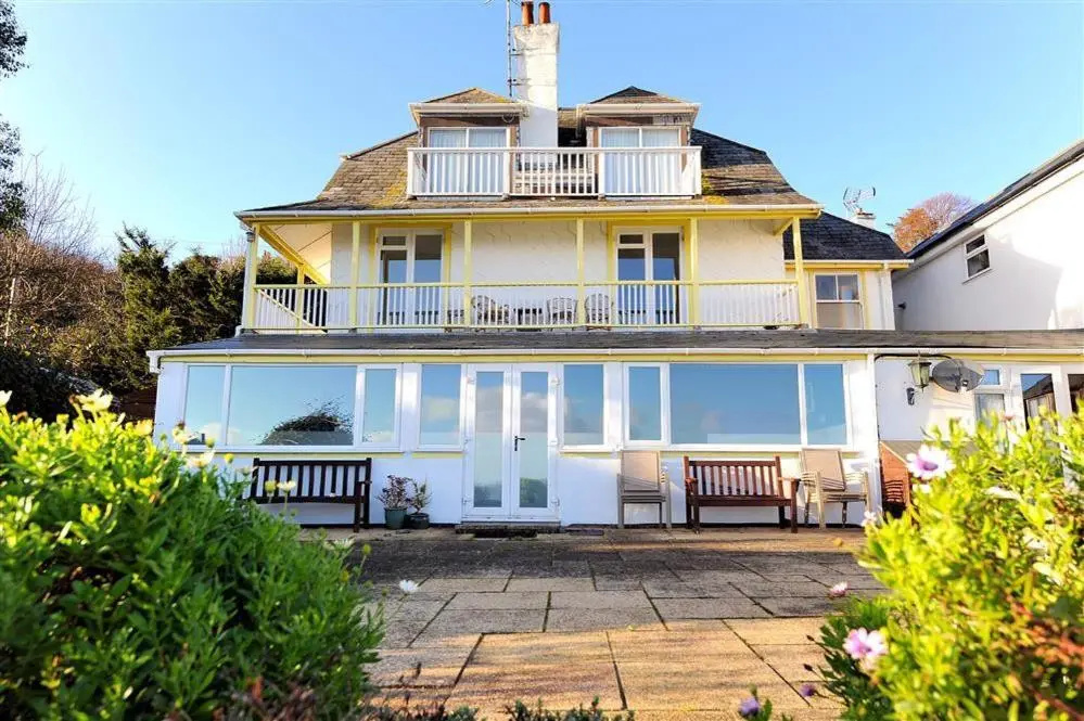 2 Harbour Heights