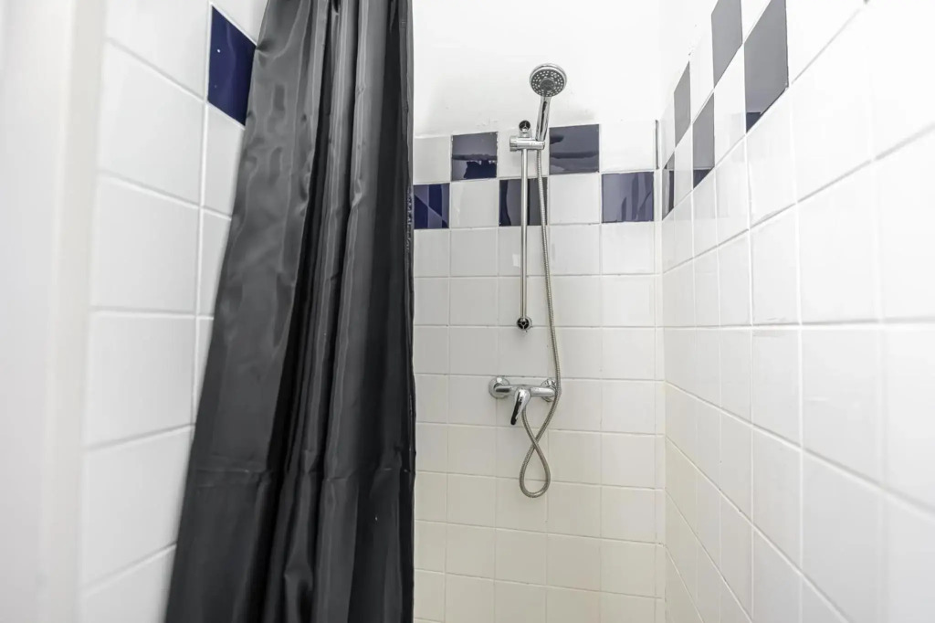 Comfortable 2BR Apt. Central and Well Connected