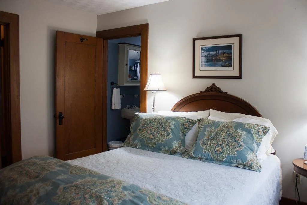 DeBourge Guesthouse
