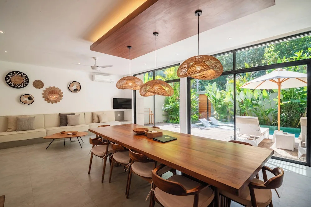Designer 5br Villa, 400m to Café Del Mar