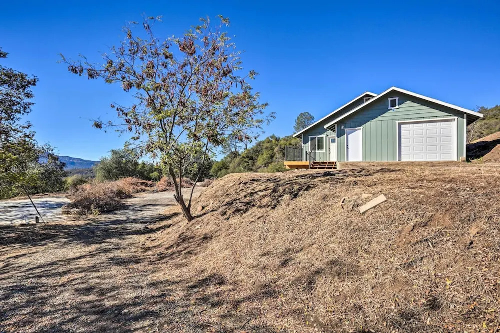 Oakhurst Duplex ~ 13 Mi to Yosemite National Park!