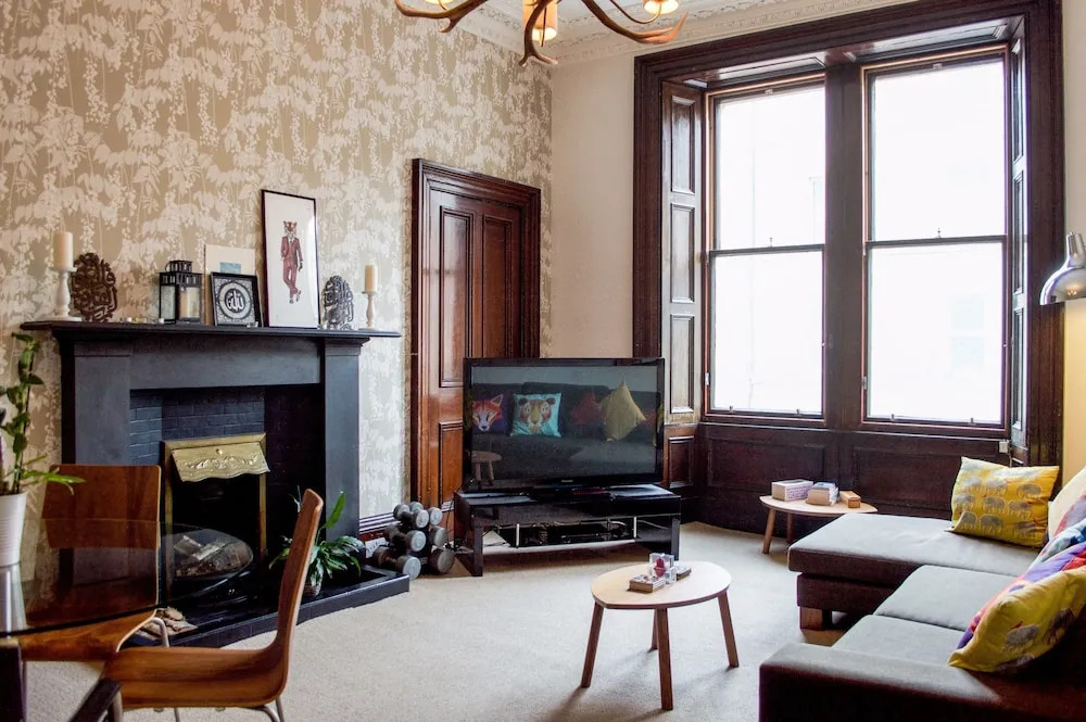 Spacious 2 Bedroom Apartment by the Meadows