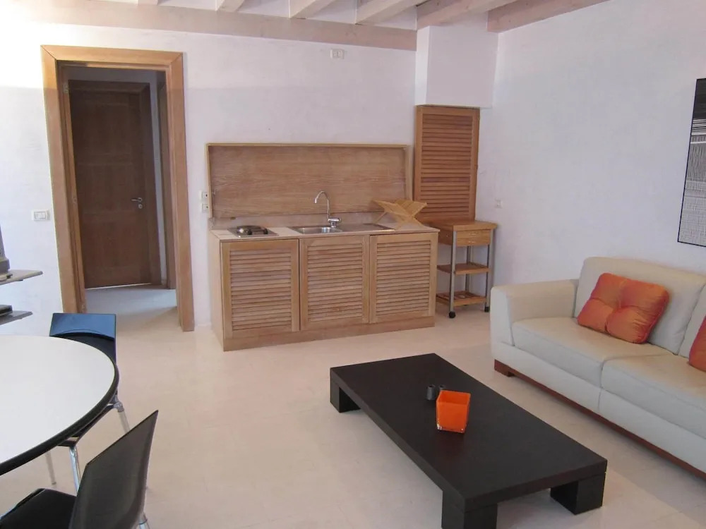A Designer Apartment in a Residence With a Garden in the Centre of Venice