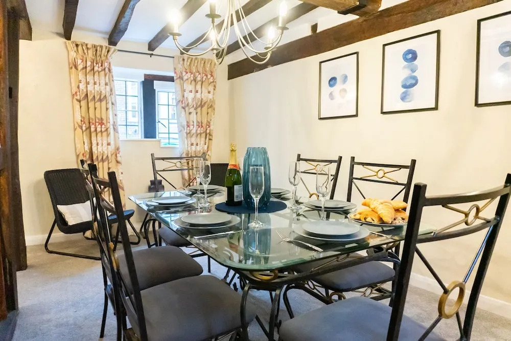 Karah Suites - Queen Annes Court