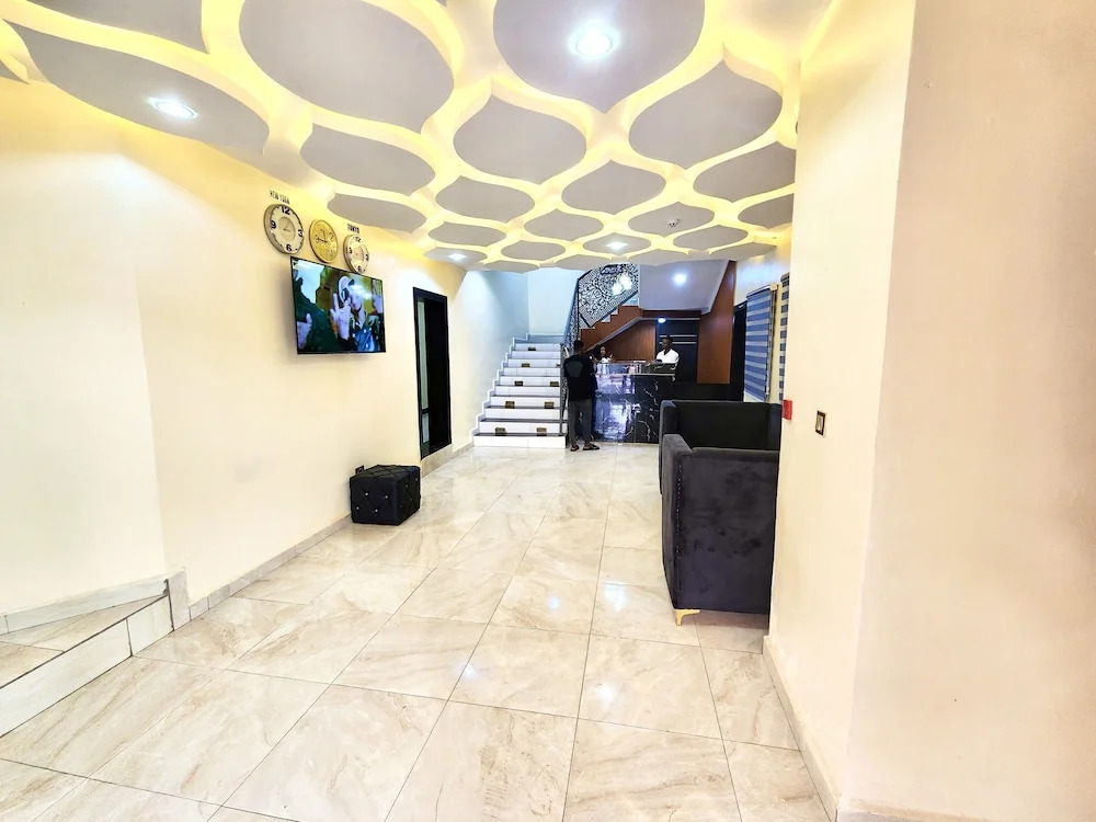 Buddiez Hotel & Resort