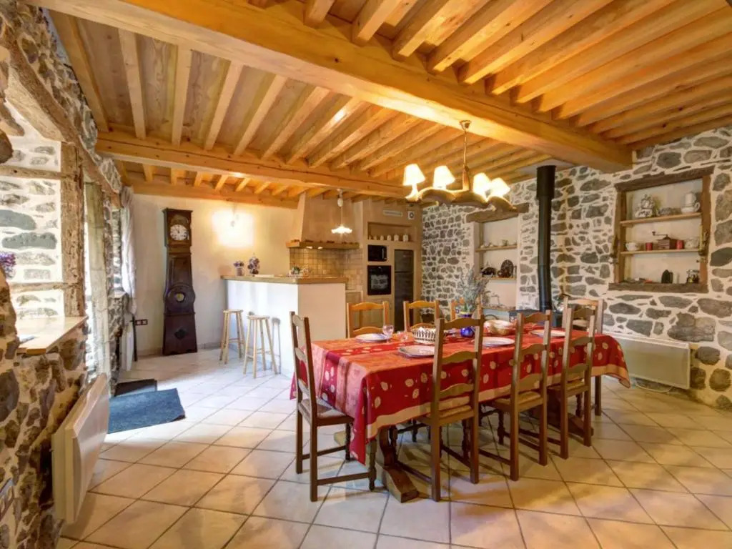Gîte en Pierre Rest. avec Cheminée et Jardin, Parc Livradois-Forez - FR-1-496-19