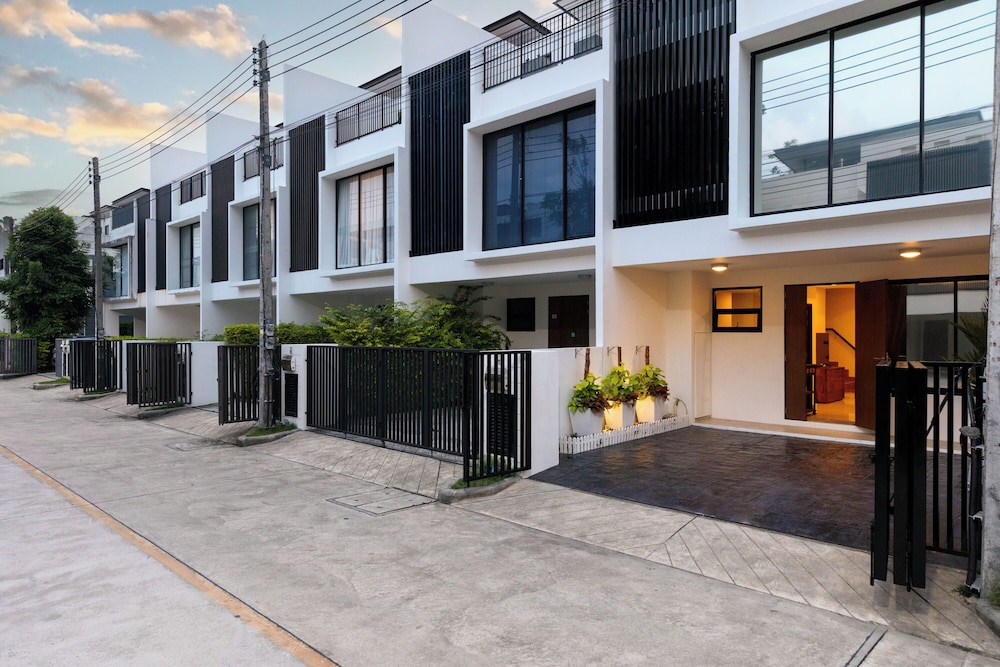 Spacious 3bd Townhouse in Laguna park