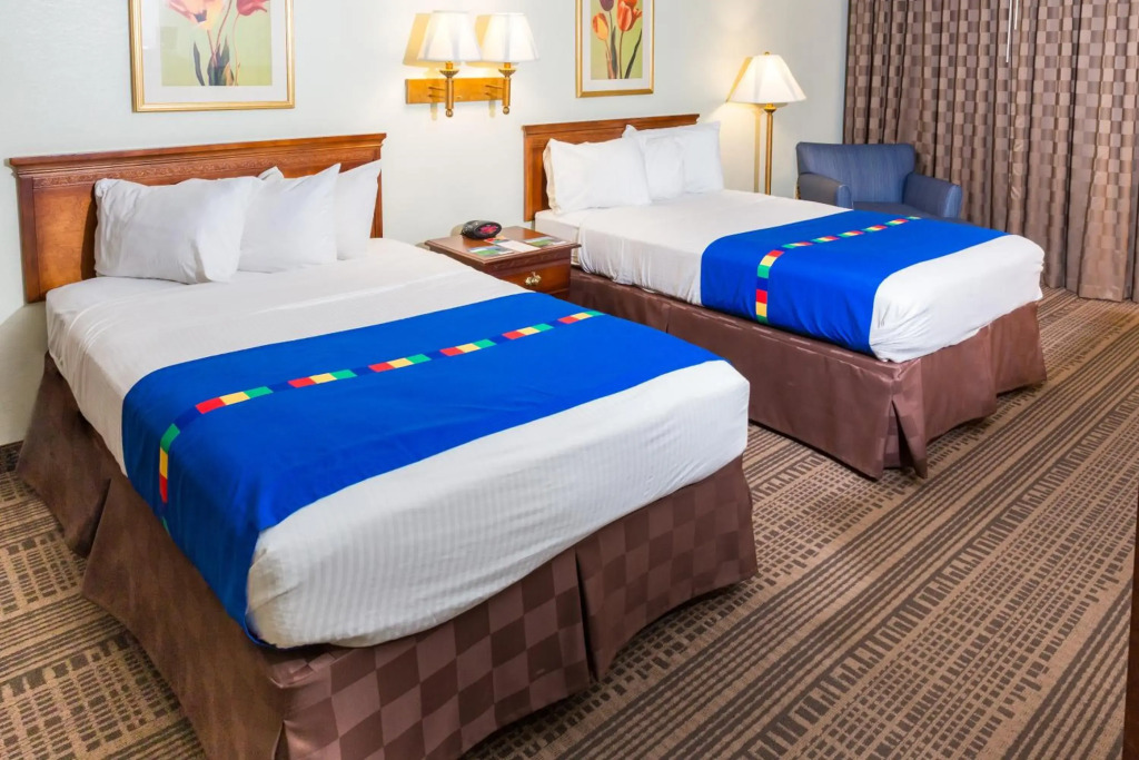 Park Inn By Radisson Sharon