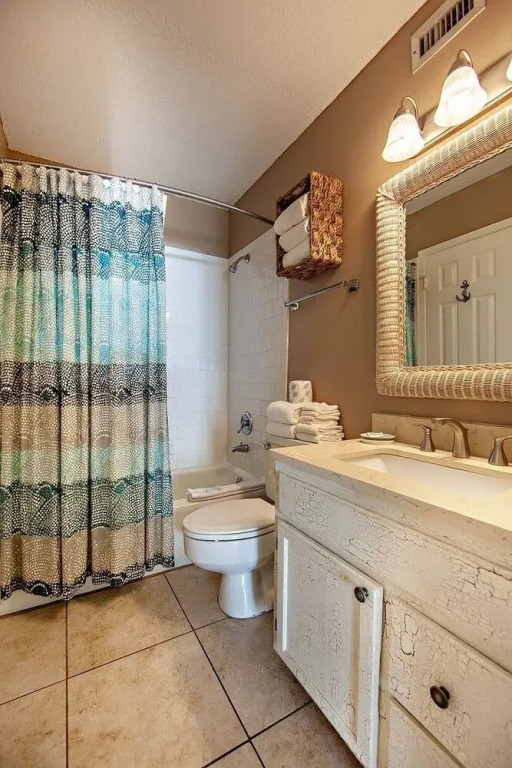 Gulf Shore Condo #218 - 2 Br condo by RedAwning