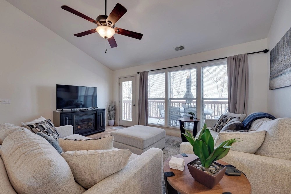 6 Mi to Branson Strip: Resort Condo w/ Perks