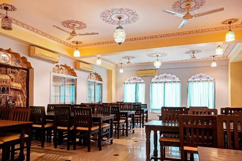 Collection O 81898 Hotel Grand Inn