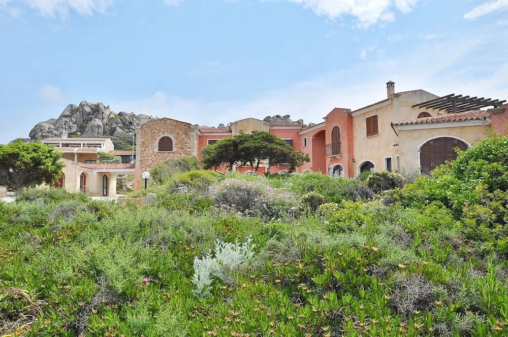 Apartment Sleeps 6 Baia Santa Reparata