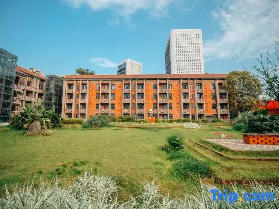 Panda Holiday Hotel