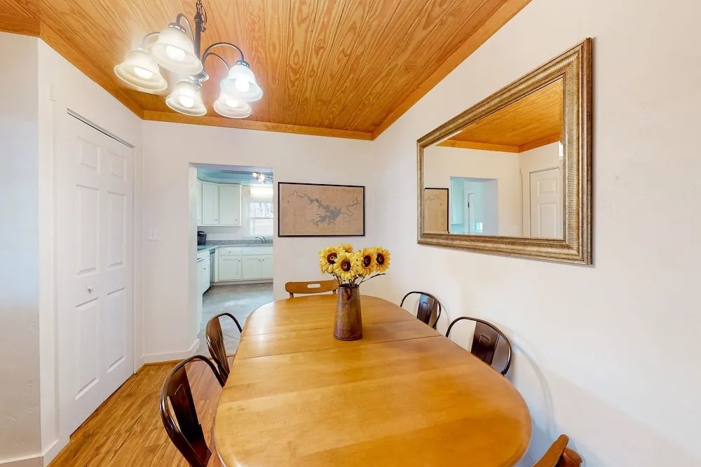 Evergreen - Lakefront Home With Dock, Screened Porch, AC & Kayaks