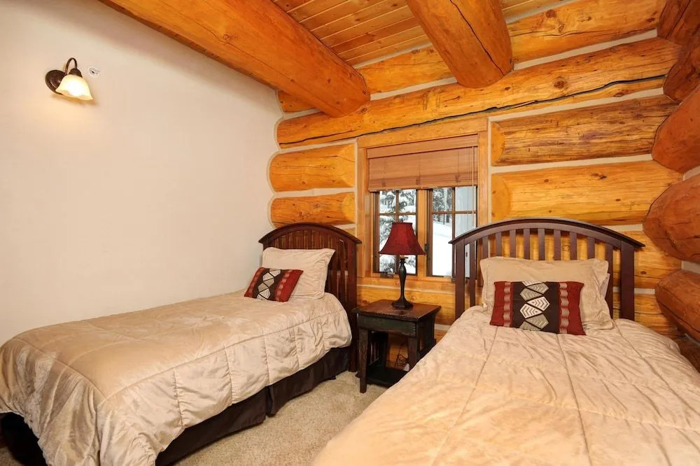 Paradise Meadow Lodge