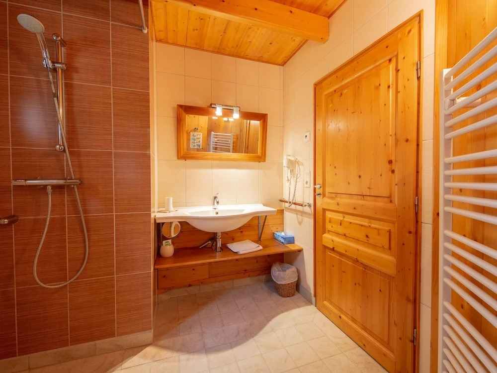 Fine Holiday Home in the Surroundings of Vitry-aux-loges Near Large Swimming Lake