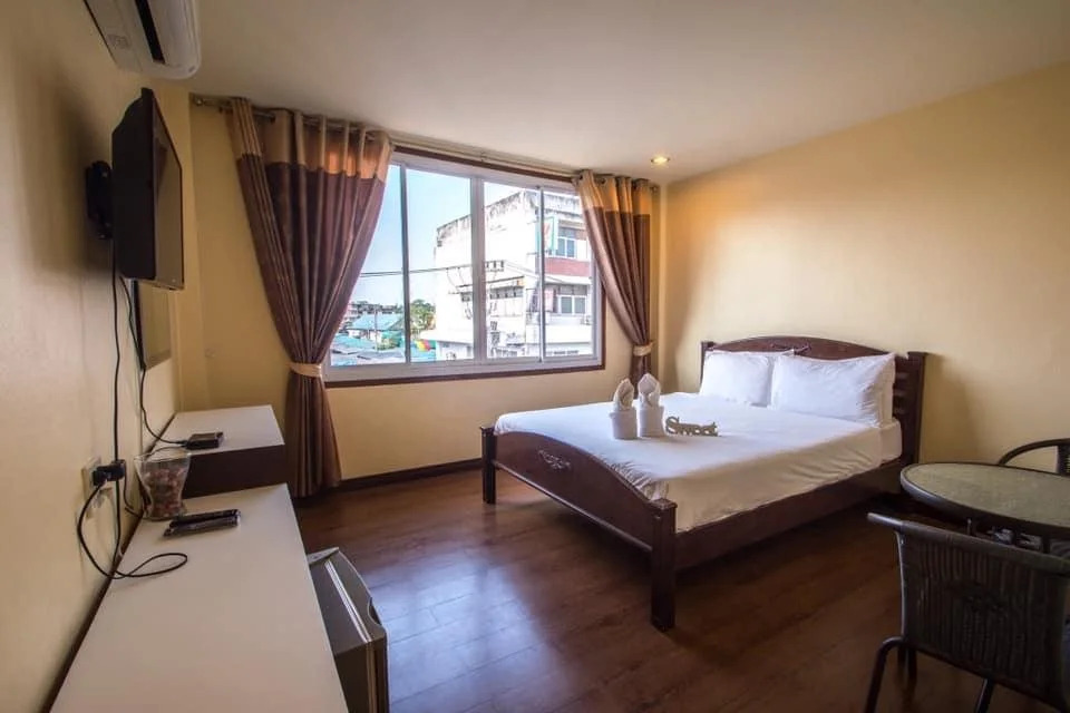 Mae Klong Hotel