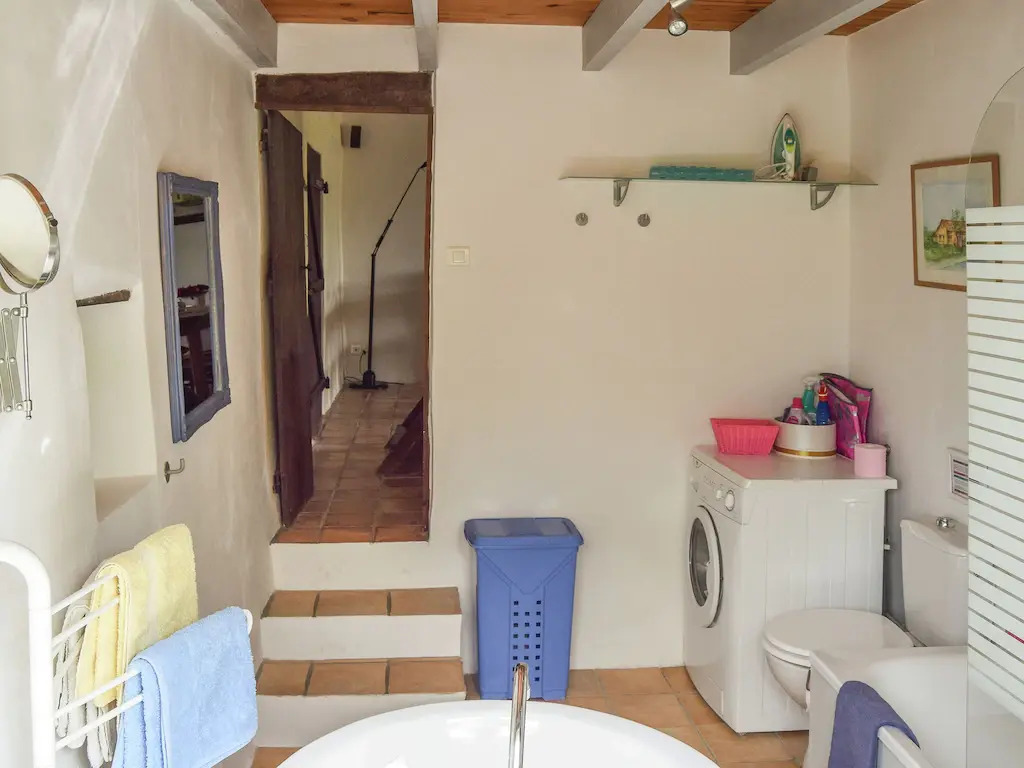 Snug cottage in Saint-Eutrope-De-Born with pool