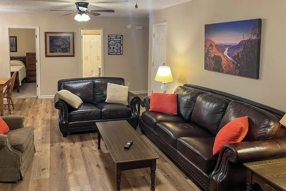 Creekfront Cabin Near Chattanooga w/ Hot Tub!