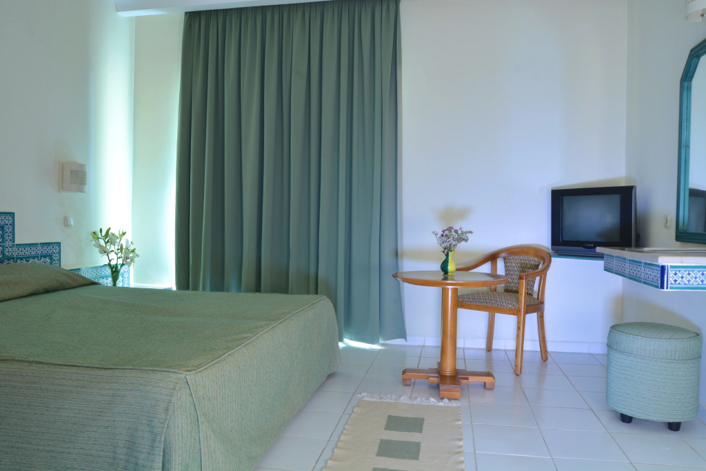Hotel Venice Beach- Families and Couples Only