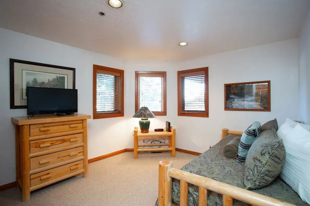 Ridge at Deer Valley Resort - Three Bedroom Condo with Hot Tub #16 3 Condo