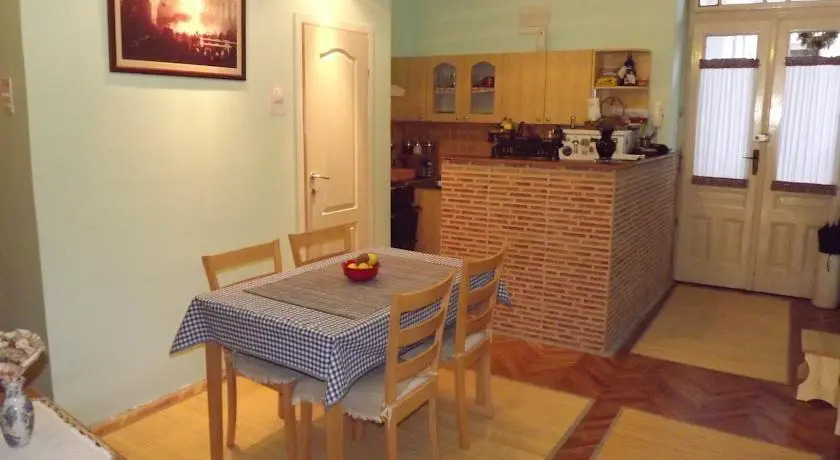 Nikolas Guesthouse