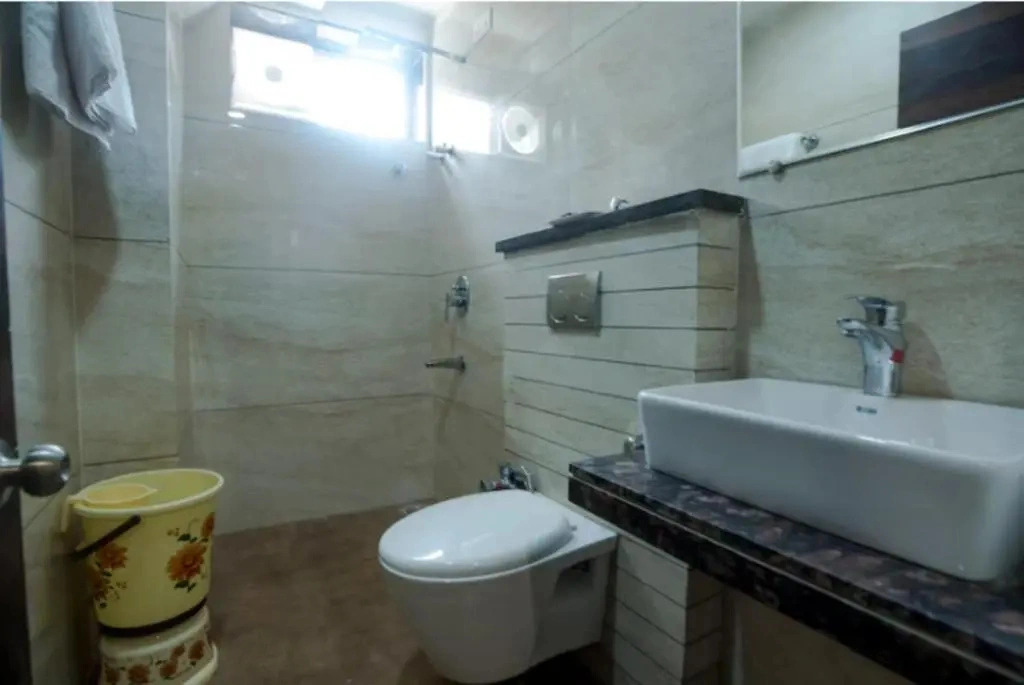 Hotel Raj Residency Near DB Mall
