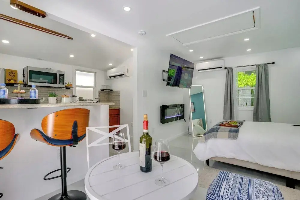 Easy NYC Access: Sleek Hillside Guest House