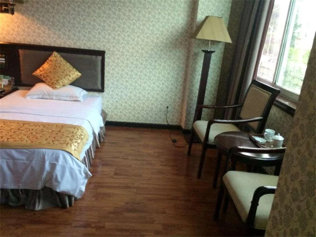 Xingyi Longtai Inn