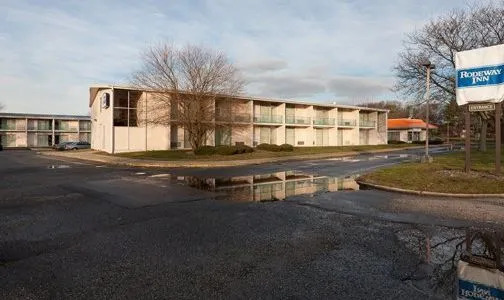 Howard Johnson Inn - Commack