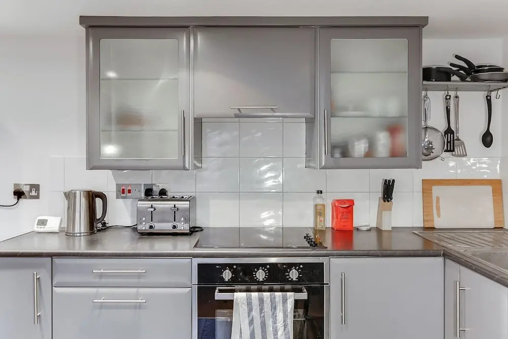 Bright 1BR in Earls' Court W/patio