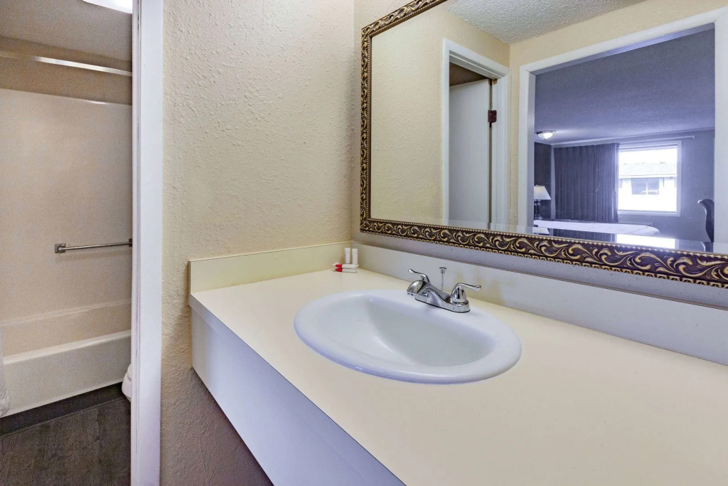 Travelodge by Wyndham Monroe