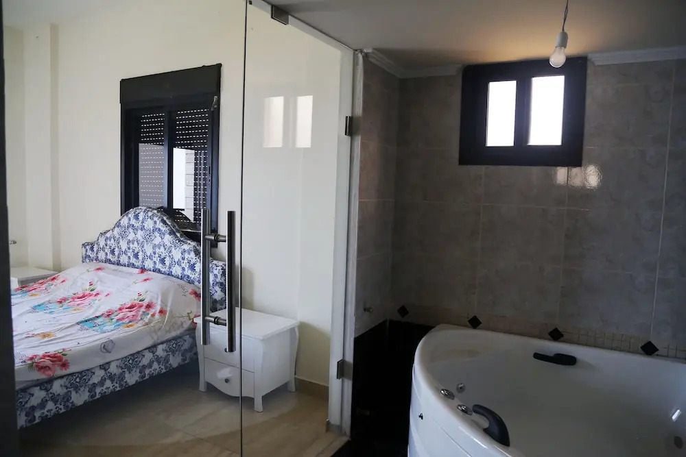 Quiet Comfy and Epic Seaview
