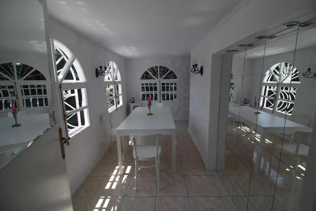 Sunny House, Chayofa