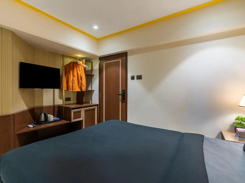 The Hosteller Mumbai, International Airport
