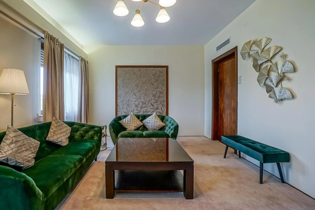 Lovely - 3 Bdr. Serviced Apartment In Old Town