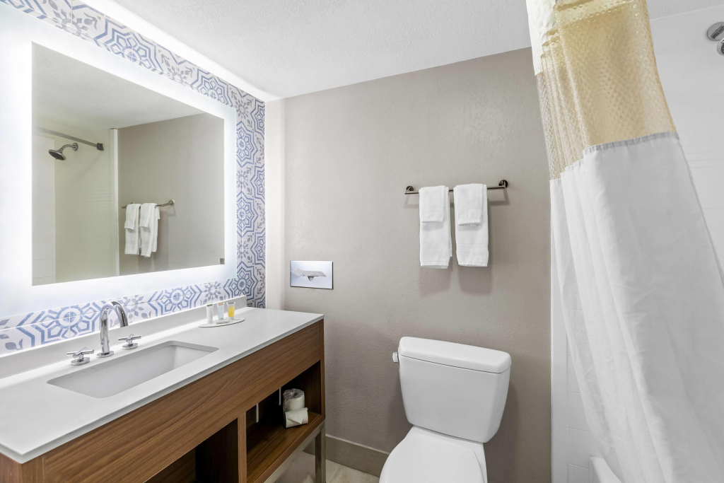 Days Inn & Suites by Wyndham Peachtree Corners Norcross