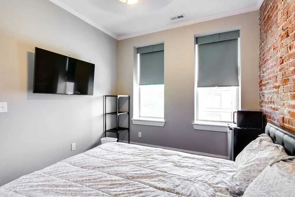 Saint Louis Home w/ Deck: 4 Mi to Downtown!
