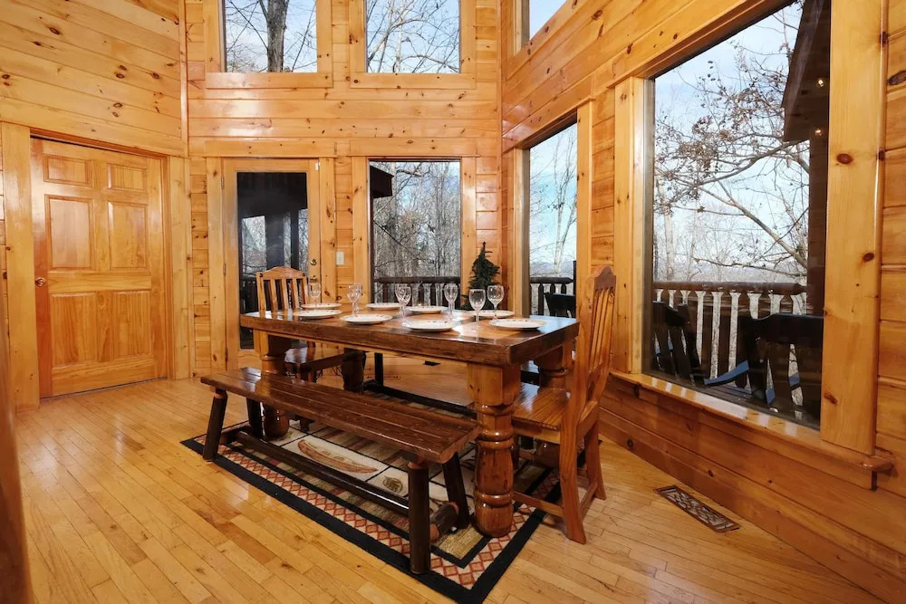 Smoky Treehouse Lodge #614