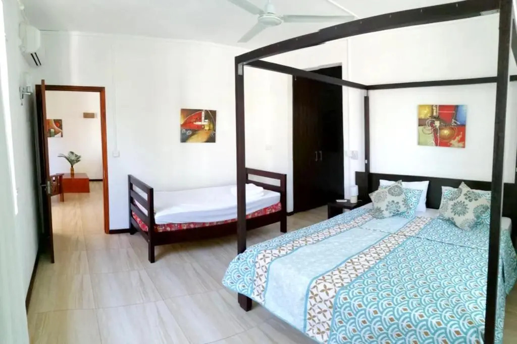 One bedroom appartement at Pereybere 500 m away from the beach with shared pool enclosed garden and wifi