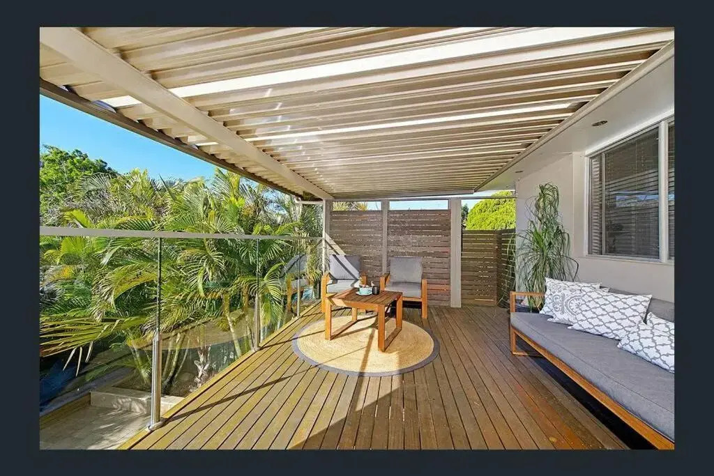 Harrys @ Shelly Beach - family home with pool