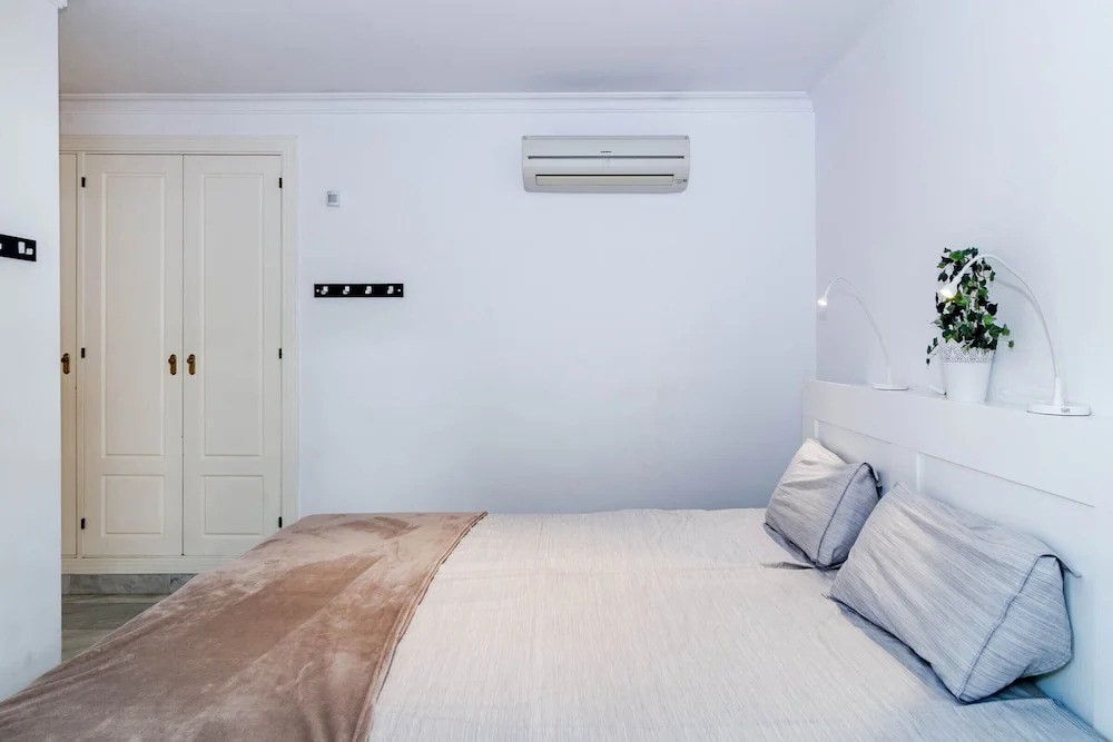 SAT - Contemporary Apartment in Puerto Banus