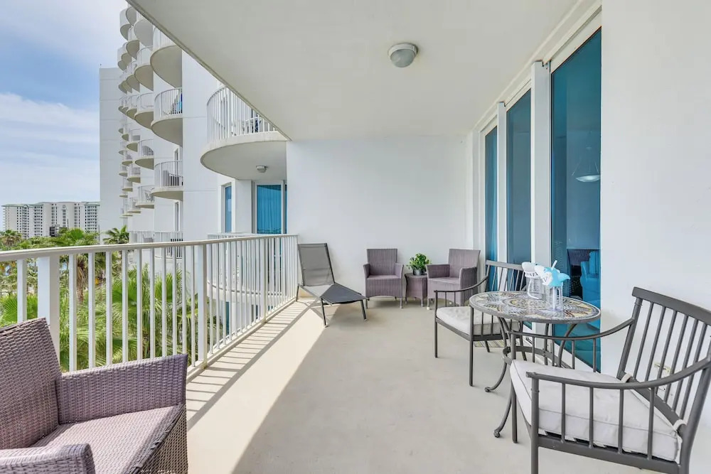 Walk to Beach: Poolside Oasis in Palms of Destin!