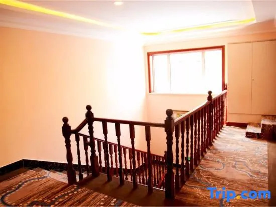 Huaxuan Hotel (Dalian Qixin Street Branch)