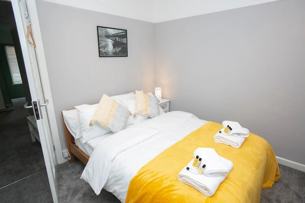 3 Bedroom House with Parking Bournemouth