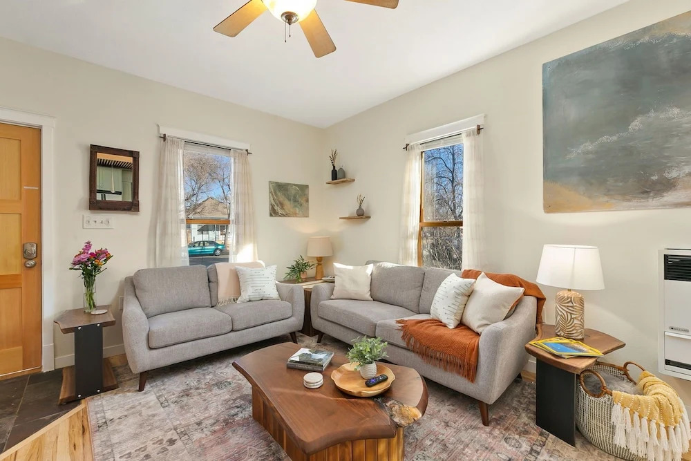 Chic Luxury Retreat in Old Town Walk Everywhere!