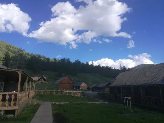 Kanas Moon Bay No.1 Mountain Villa