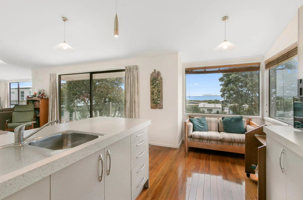 Sweeping Sea Views - Waihi Holiday Home
