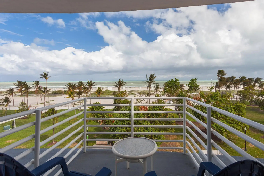 Strand Ocean Drive Suites